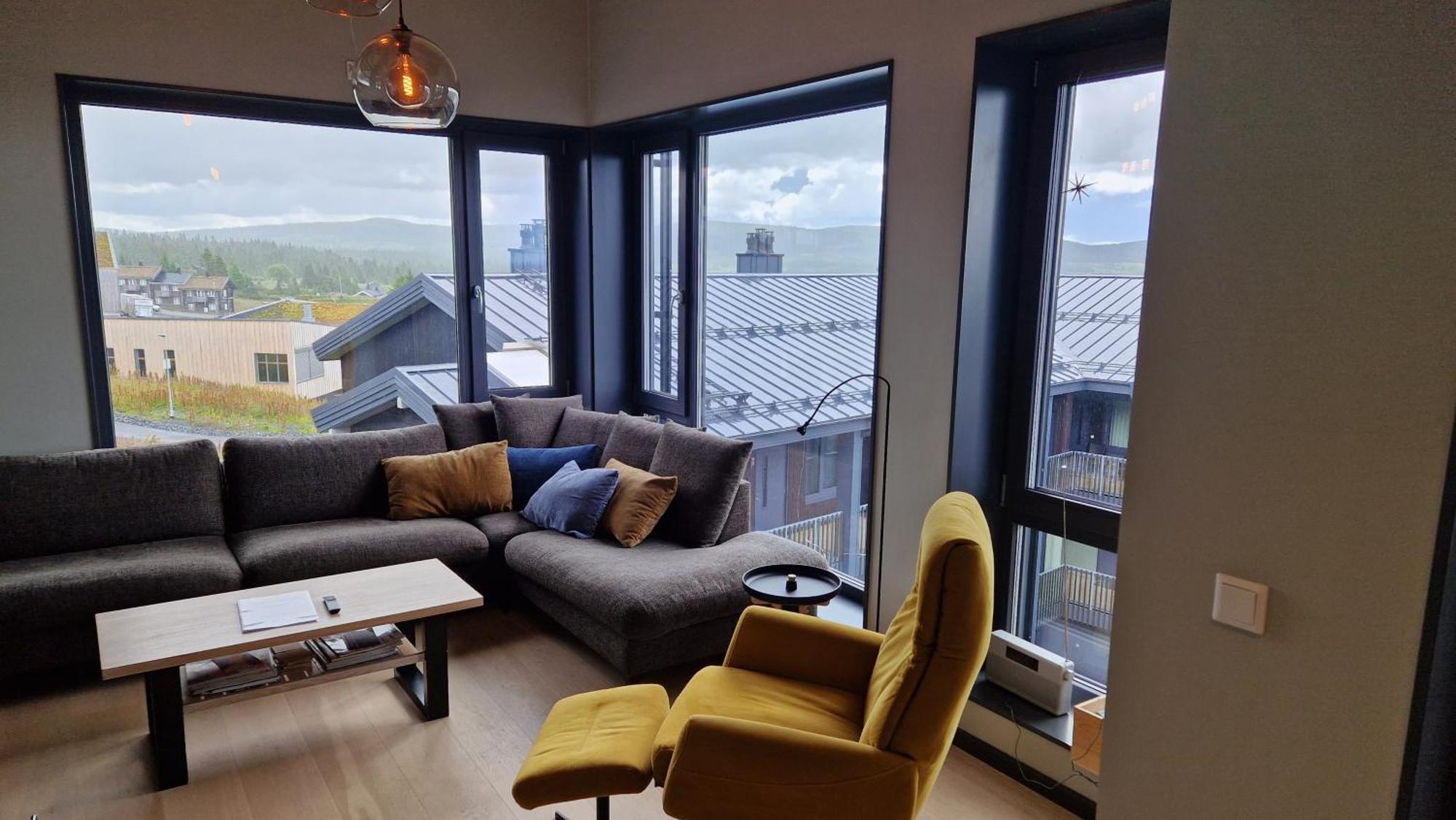 Beautiful Penthouse With Panoramic View At Apartment *